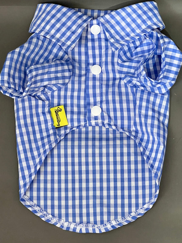 camisa de cuadros blancos fondo azul claro, manga corta con botones a presión ideal para perro o gato.