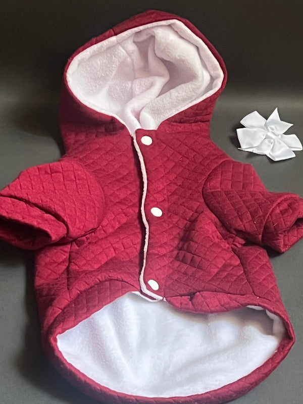 CHAMARRA COLOR ROSA PELUDA POR FUERA, ES DE CIERRE, NO ES FORRADA POR DENTRO, PERO ES CALIENTITA Y MUY BONITA. IDEAL PARA PERRO Y TAMBIÉN GATO DE PEQUEÑOS A MEDIANOS.
