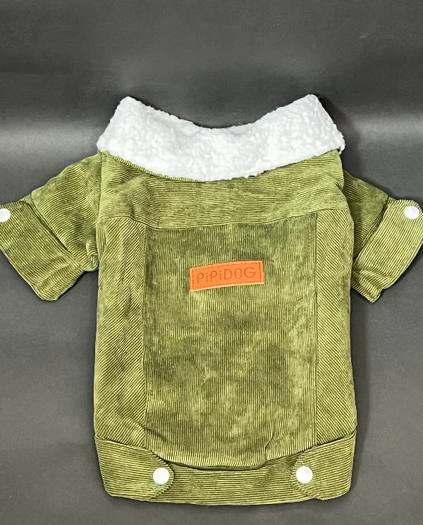 CHAQUETA VERDE OLIVO PARA PERRO DE PANA FORRADA POR DENTRO, ES CALIENTITA, CON UN CORTE MODERNO. IDEAL PARA OTOÑO INVIERNO. CLIMAS FRIOS.