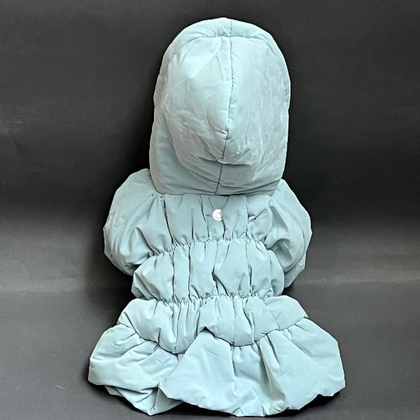 CAPITONEADA, FORRADA, CALIENTITA Y SUPER ELEGANTE. UNA CHAMARRA CON CIERRE DE BOTONES A PRESION. PARA RAZAS PEQUEÑAS A MEDIANAS.