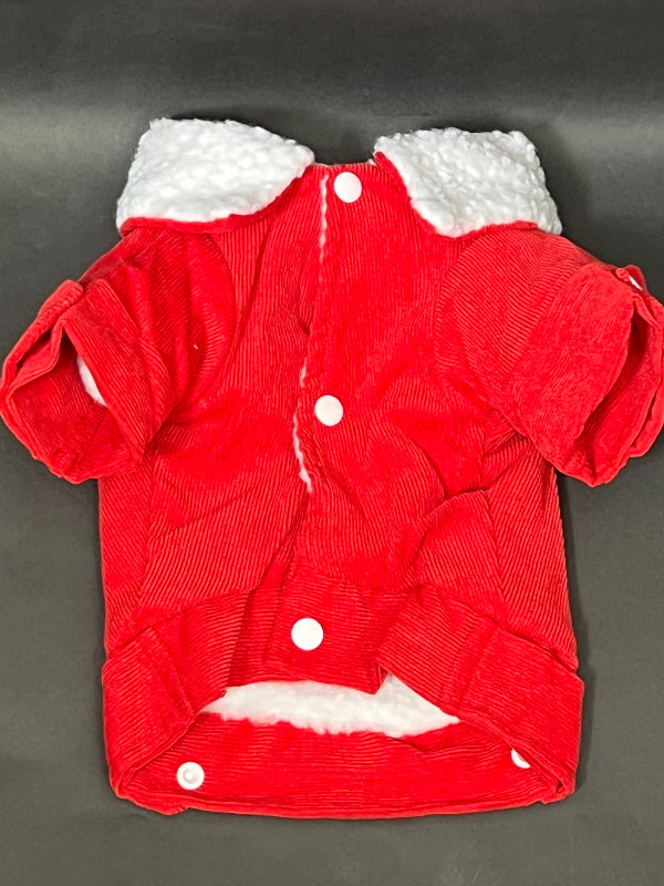 CHAQUETA ROJA PARA PERRO DE PANA FORRADA POR DENTRO, ES CALIENTITA, CON UN CORTE MODERNO. IDEAL PARA OTOÑO INVIERNO. CLIMAS FRIOS. DE BOTONES A PRESION.