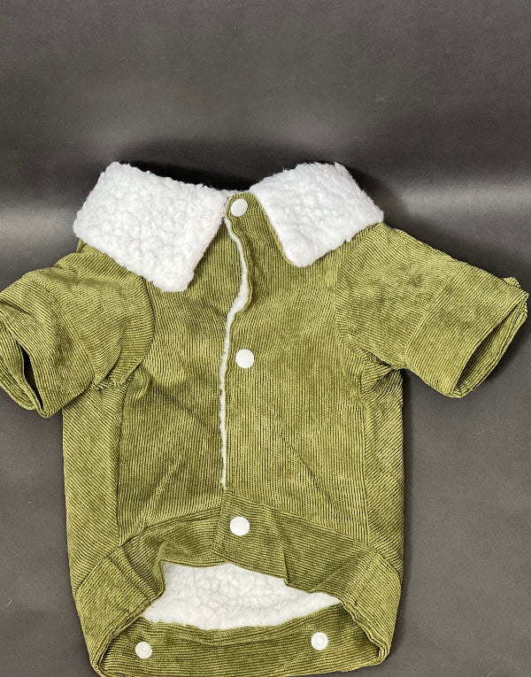 CHAQUETA PARA PERRO DE PANA FORRADA POR DENTRO, ES CALIENTITA, CON UN CORTE MODERNO. IDEAL PARA OTOÑO INVIERNO. CLIMAS FRIOS.
