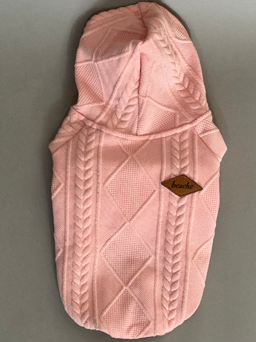 SUDADERA CON CAPUCHA EN COLOR ROSA, MUY ELEGANTE, IDEAL PARA DIAS FRESCOS O FRÌOS. PARA PERRO Y GATOS PEQUEÑOS A MEDIANOS. ES CON CIERRE, MANGA LARGA.