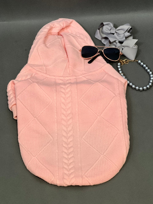 OUTFIT CON SUDADERA CON CAPUCHA EN COLOR ROSA, MUY ELEGANTE, IDEAL PARA DIAS FRESCOS O FRÌOS. PARA PERRO Y GATOS PEQUEÑOS A MEDIANOS. ES CON CIERRE, MANGA LARGA.