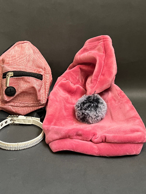HOODIE ROSA CON CAPUCHA, PIEL DE DURAZNO, NO TIENE CIERRE NI BOTONES ES TIPO JERSEY. MANGA LARGA. ES SUPER CALIENTITO.PARA RAZAS PEQUEÑAS A MEDIANAS.