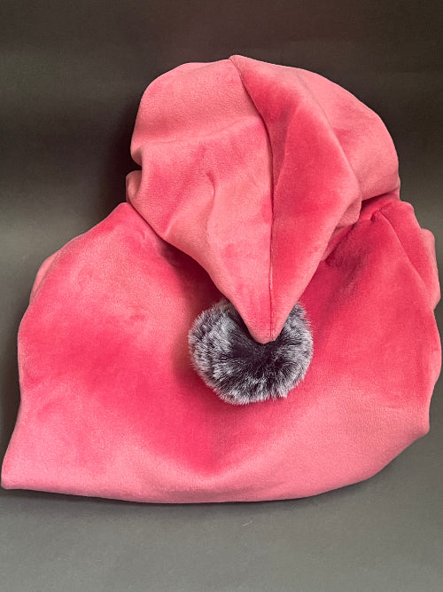 HOODIE ROSA CON CAPUCHA, PIEL DE DURAZNO, NO TIENE CIERRE NI BOTONES ES TIPO JERSEY. MANGA LARGA. ES SUPER CALIENTITO.PARA RAZAS PEQUEÑAS A MEDIANAS.