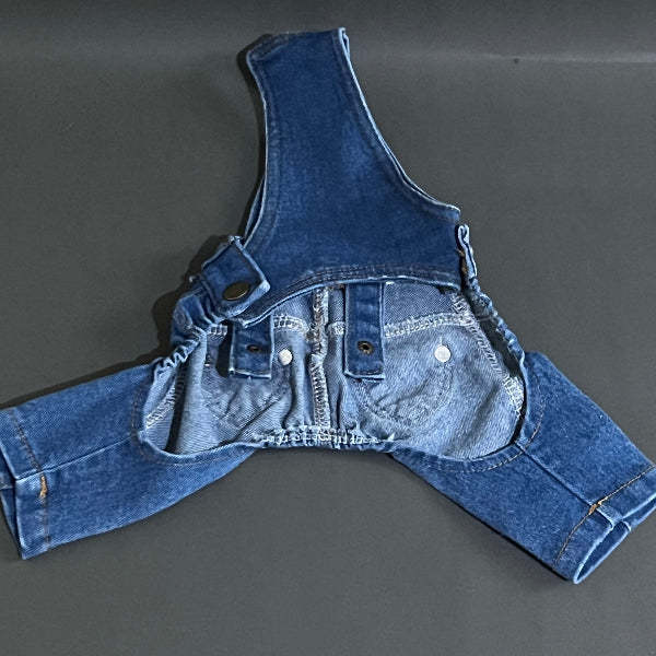 OVEROL DE MEZCLILLA PARA PERRO O GATO, UNA MEZCLILLA SUAVE QUE LES PROPORCIONA COMODIDAD, PERO SE VEN BIEN VESTIDOS, IDEALES PARA DIAS DE CALOR,