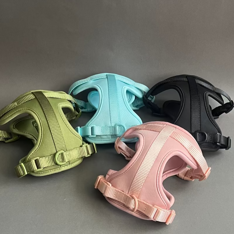 Pechera en 4 colores, liviana, resistente y elegante par perros pequeños y grandes.