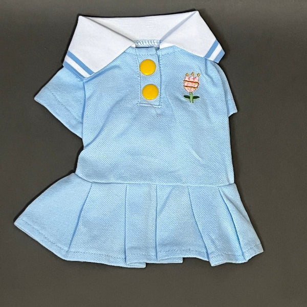 vestido tipo polo. Cómodo, sin botones ni cierres, ligero, coqueto. color azul