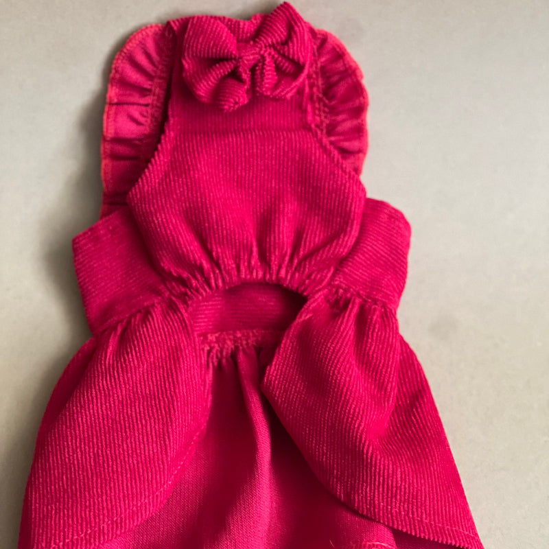 Vestido para invierno, tela pana color rojo, cómodo se puede usar solo o acompañarlo con una playera o blusa blanca. Para razas pequeñas