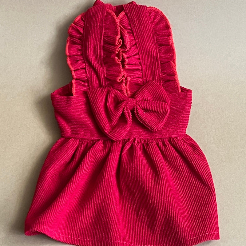 Vestido para invierno, tela pana color rojo, cómodo se puede usar solo o acompañarlo con una playera o blusa blanca. Para razas pequeñas