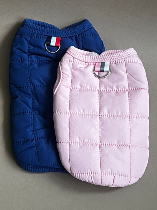 Chaleco en color azul y color rosa para perro o gato, es calientito, está forrado por dentro unisex. trae la argolla para sujetar la correa. es para razas pequeñas a medianas.