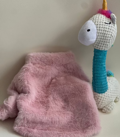 CHAMARRA COLOR ROSA PELUDA POR FUERA, ES DE CIERRE, NO ES FORRADA POR DENTRO, PERO ES CALIENTITA Y MUY BONITA. IDEAL PARA PERRO Y TAMBIÉN GATO DE PEQUEÑOS A MEDIANOS.
