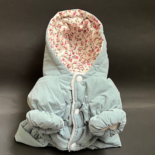 CALIENTITA, CAPITONEADA, COMODA. FACIL DE PONER, CIERRE DE BOTONES, CAPUCHA. PARA RAZAS PEQUEÑAS A MEDIANAS