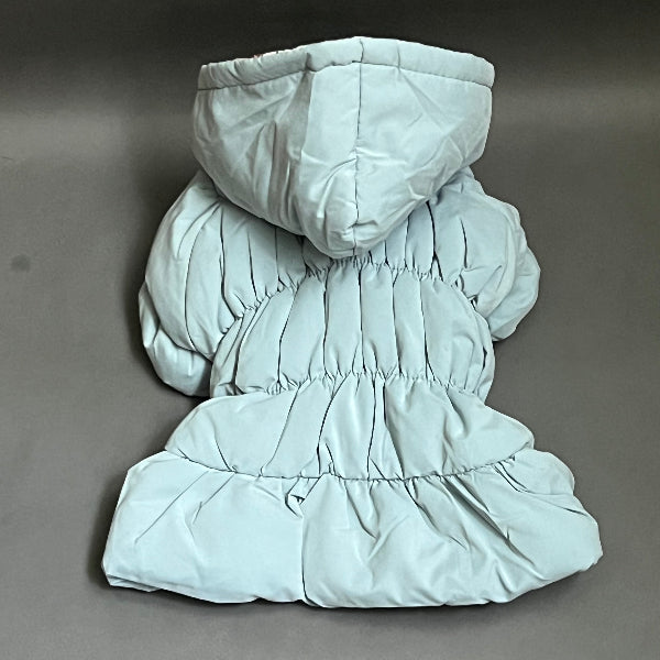 CAPITONEADA, FORRADA, CALIENTITA Y SUPER ELEGANTE. UNA CHAMARRA CON CIERRE DE BOTONES A PRESION. PARA RAZAS PEQUEÑAS A MEDIANAS.