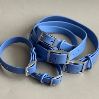COLLAR PARA PERRO AZUL DE PVC, ES LIGERO, FACIL DE LAVAR, RESISTENTE EN 5 TAMAÑOS PARA RAZAS PEQUEÑAS, MEDIANAS Y GRANDES.