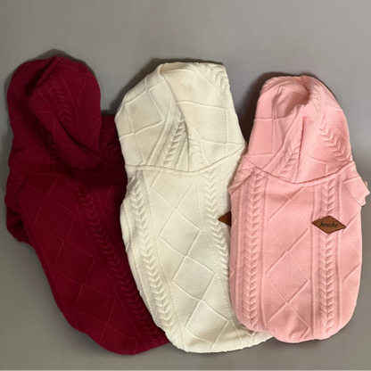 SUDADERA CON CAPUCHA EN TRES COLORES MUY ELEGANTE, IDEAL PARA DIAS FRESCOS O FRÌOS. PARA PERRO Y GATOS PEQUEÑOS A MEDIANOS. ES CON CIERRE, MANGA LARGA. 