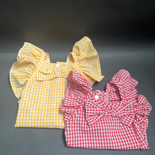 vestido cuadros con olan con botones a presión.