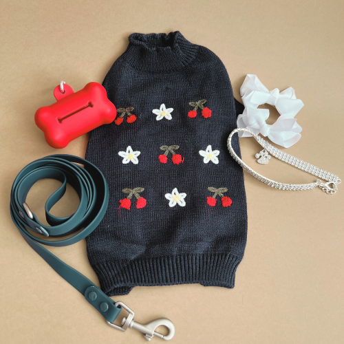 Suéter de color azul marino, tejido. Delgado para peludos de razas pequeñas a medianas. Es muy cómodo abriga y viste a la vez.&nbsp;