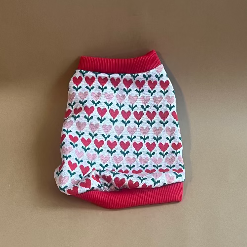 suéter heart con botones a presión, fácil de poner, cómodo, una tela deli y muy divertido por su estampado multicolor. para razas chicas y medianas, el mas grande es de 56 cm de pecho.