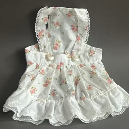 vestido de poliester pero suave y fresco, comodo para ponerr, es ligero pararazas pequeñas